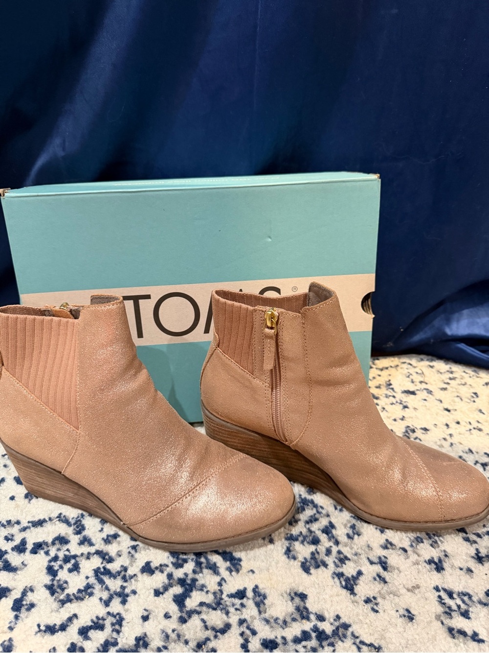 TOMS Sadie Leather Wedge Ankle Booties with Side Zip. Rose Gold.
